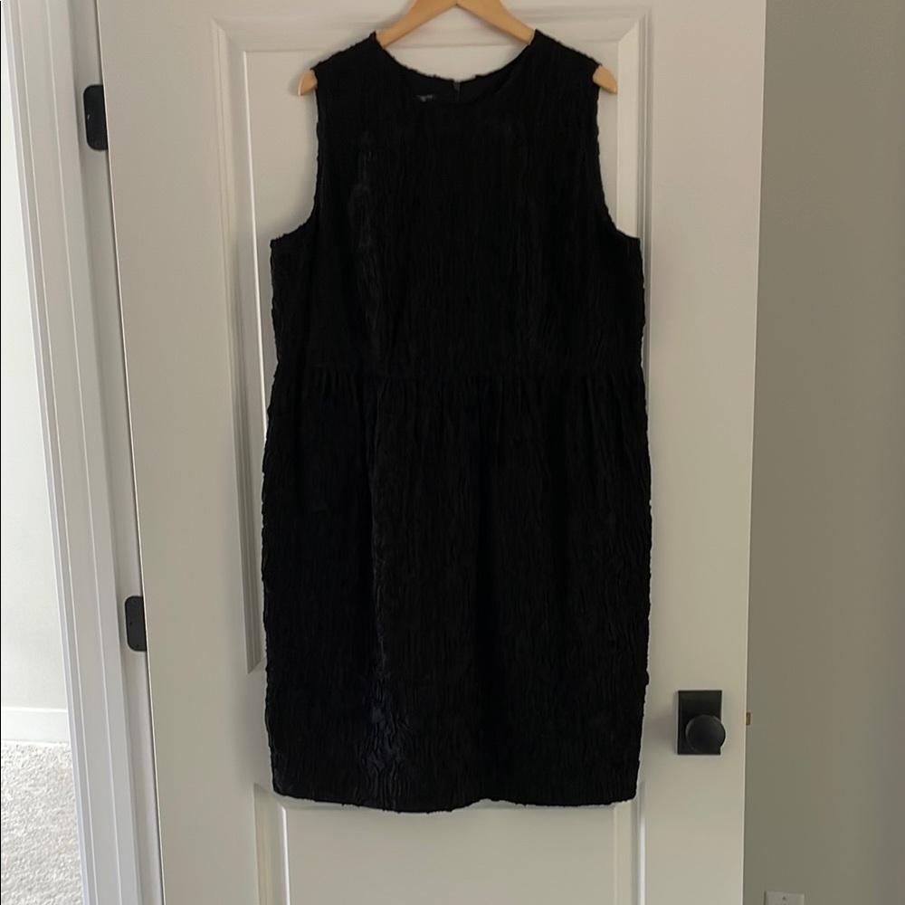 Elegant Black Sleeveless Dress